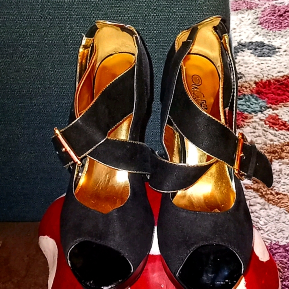 👠👠NWT Wild Rose heels